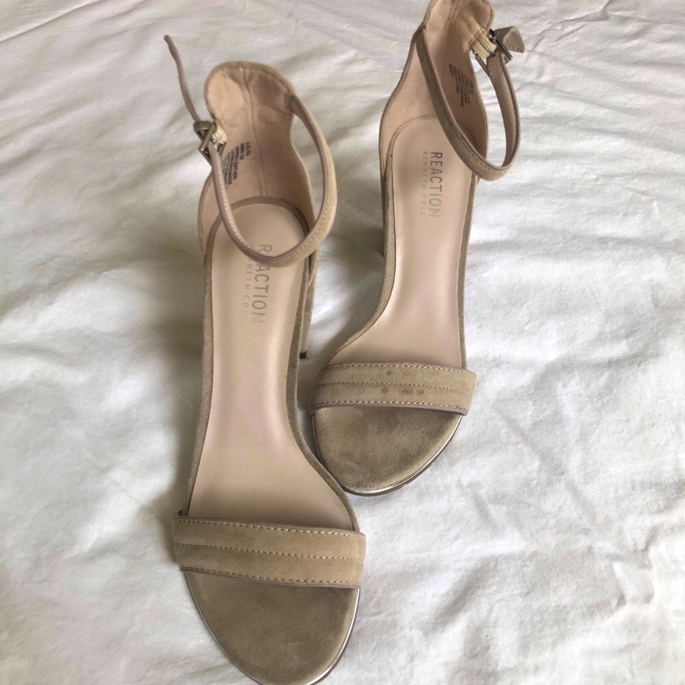 NWT KENNETH COLE REACTION LOLITA ANKLE STRAP BLOCK HEELED SANDAL